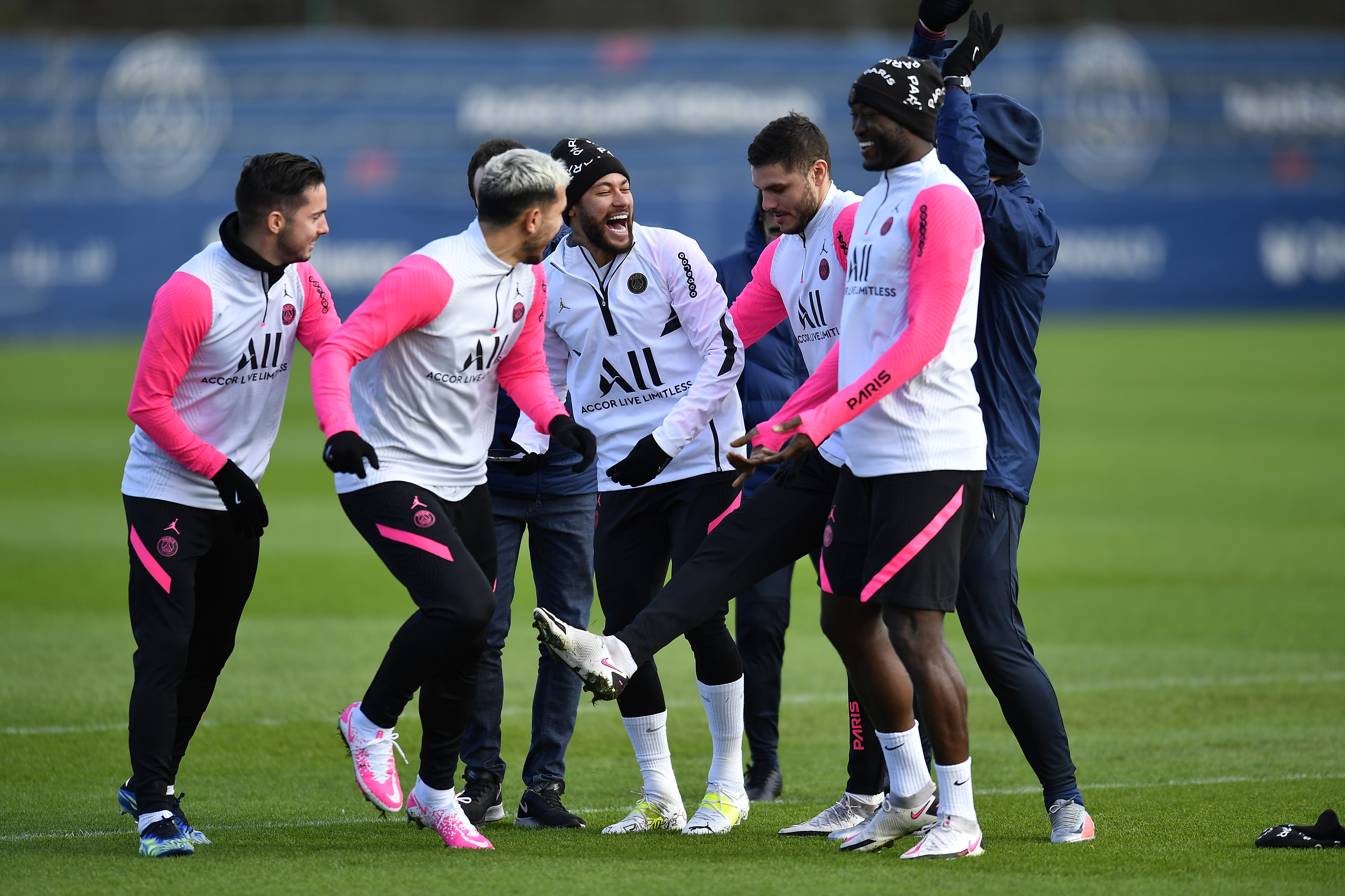 爱游戏APP-窗口期华盛顿奇才伤情更新内马尔在雄鹿比赛中精彩发挥，今夜华盛顿奇才调整名单以备英超看傻球迷